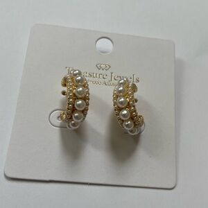 NWT Treasure Jewels Pearl and Gold Hoops